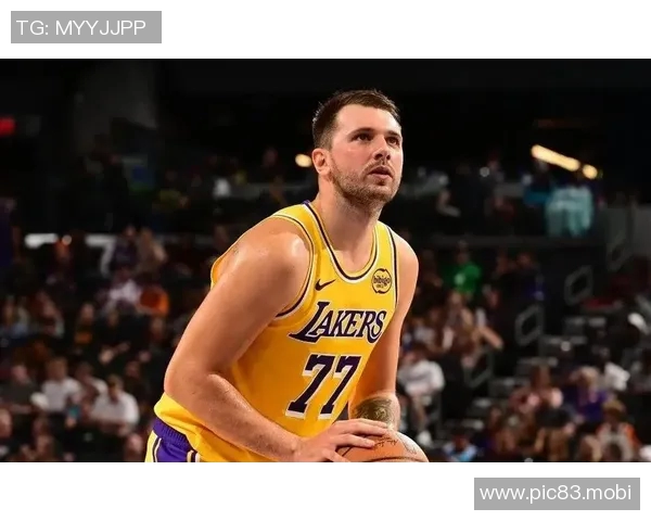 防守效率排23位！湖人防守问题凸显，美媒建议：重建围绕东契奇？